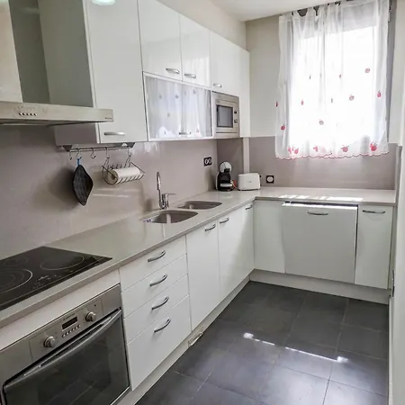 Seaside April By Hello Homes * Сіджас